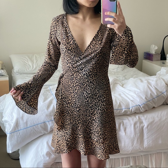 ANIMAL PRINT FLOWY WRAP DRESS with bell sleeves! - Picture 3 of 8